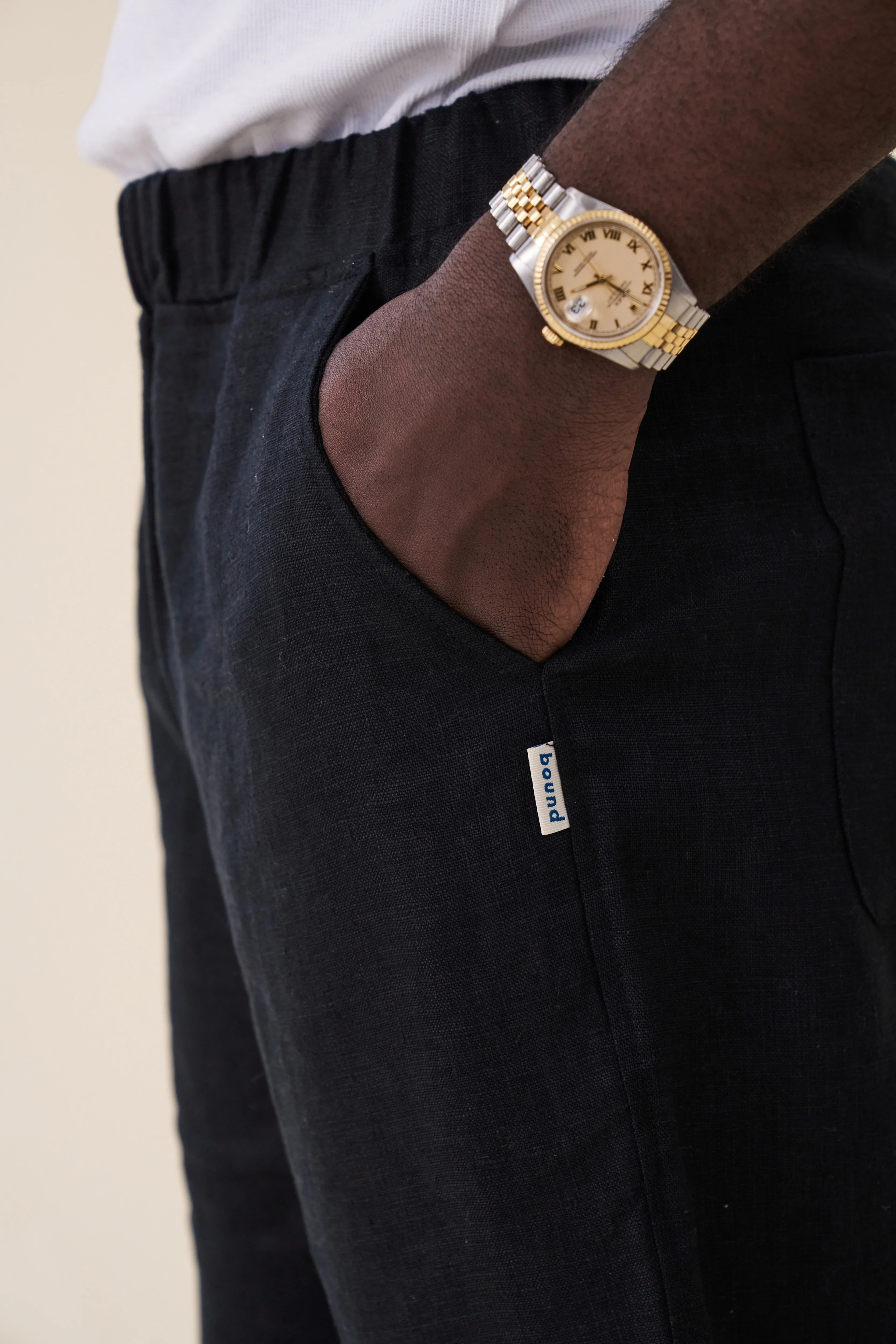 RELAXED LINEN TROUSERS - BLACK - Image 4