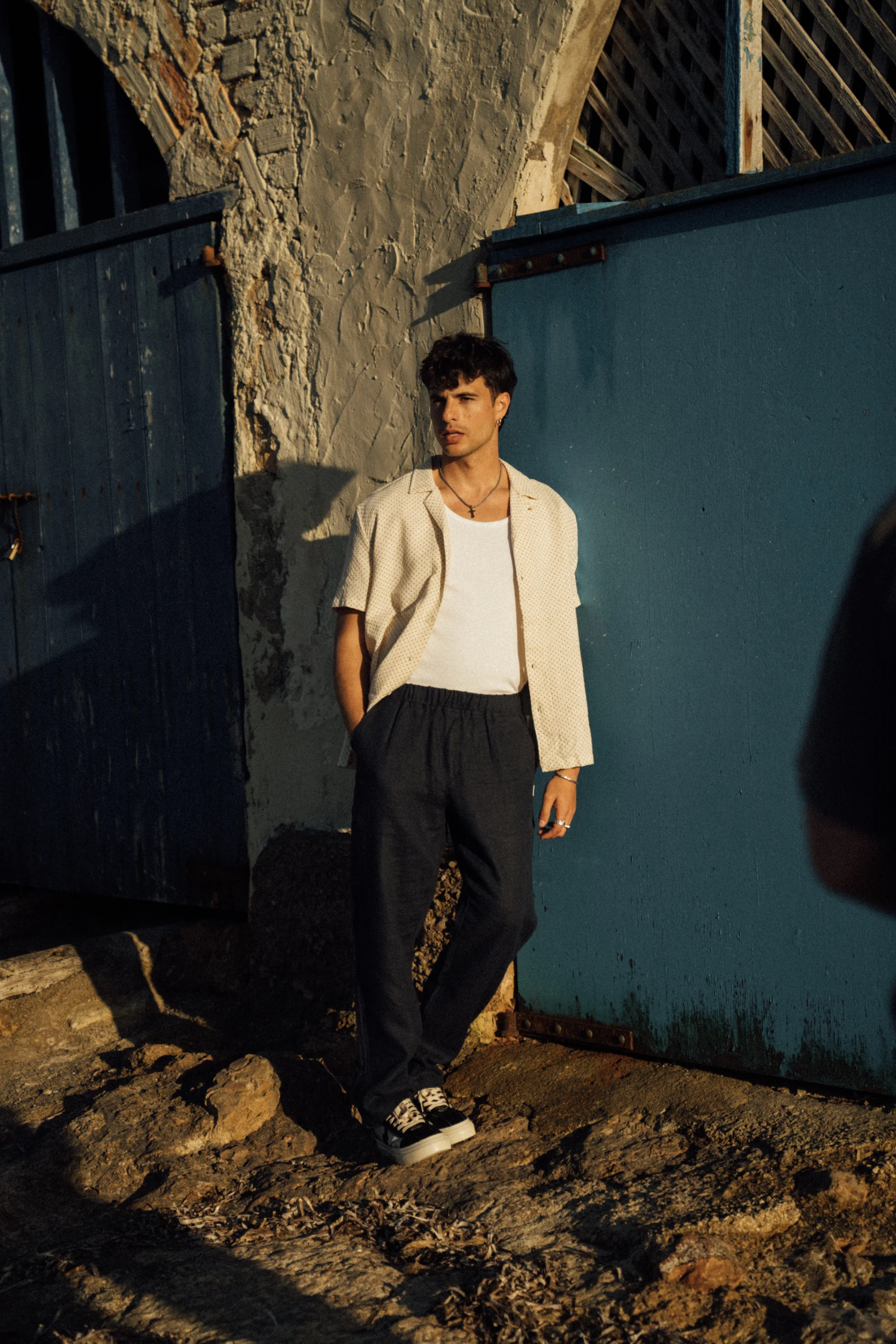 RELAXED LINEN TROUSERS - NAVY - Image 7