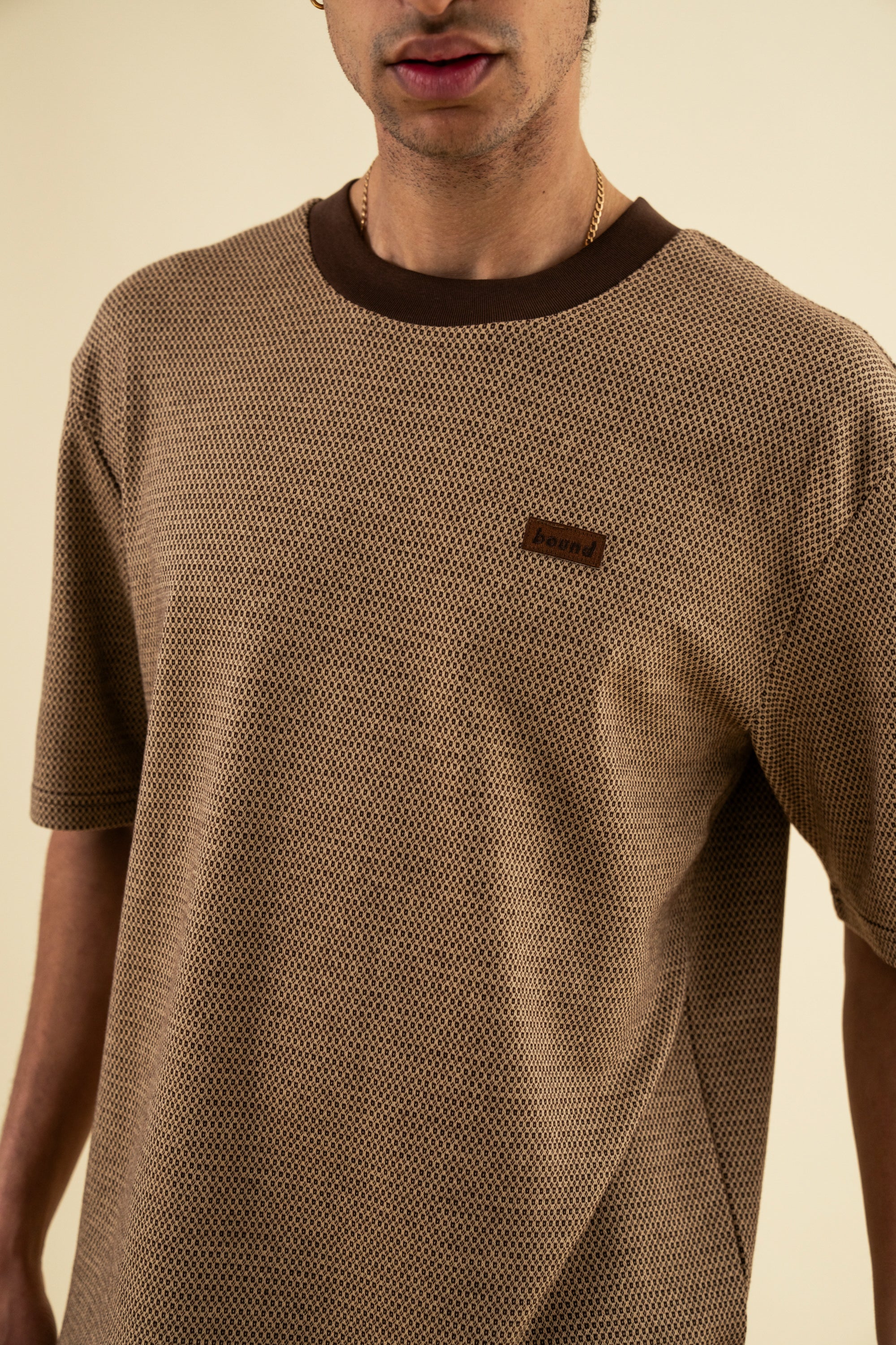 SHAPED JACQUARD TEE - BROWN - Image 5