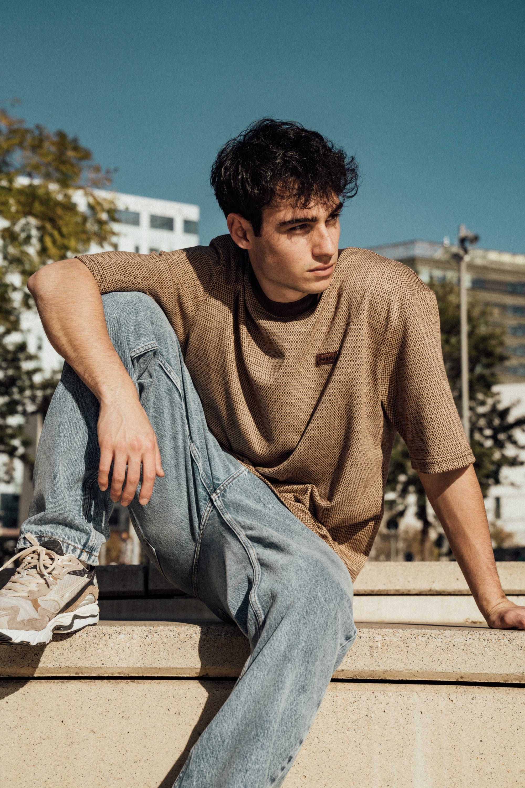 SHAPED JACQUARD TEE - BROWN - Image 6
