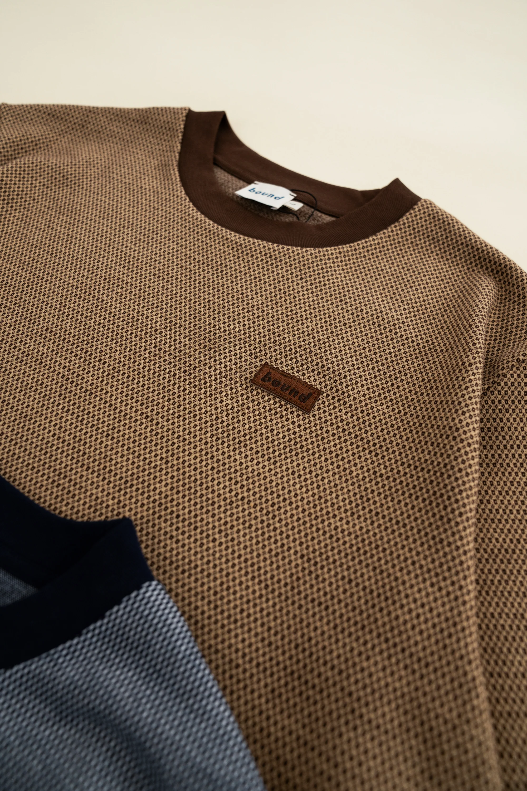SHAPED JACQUARD TEE - BROWN - Image 8