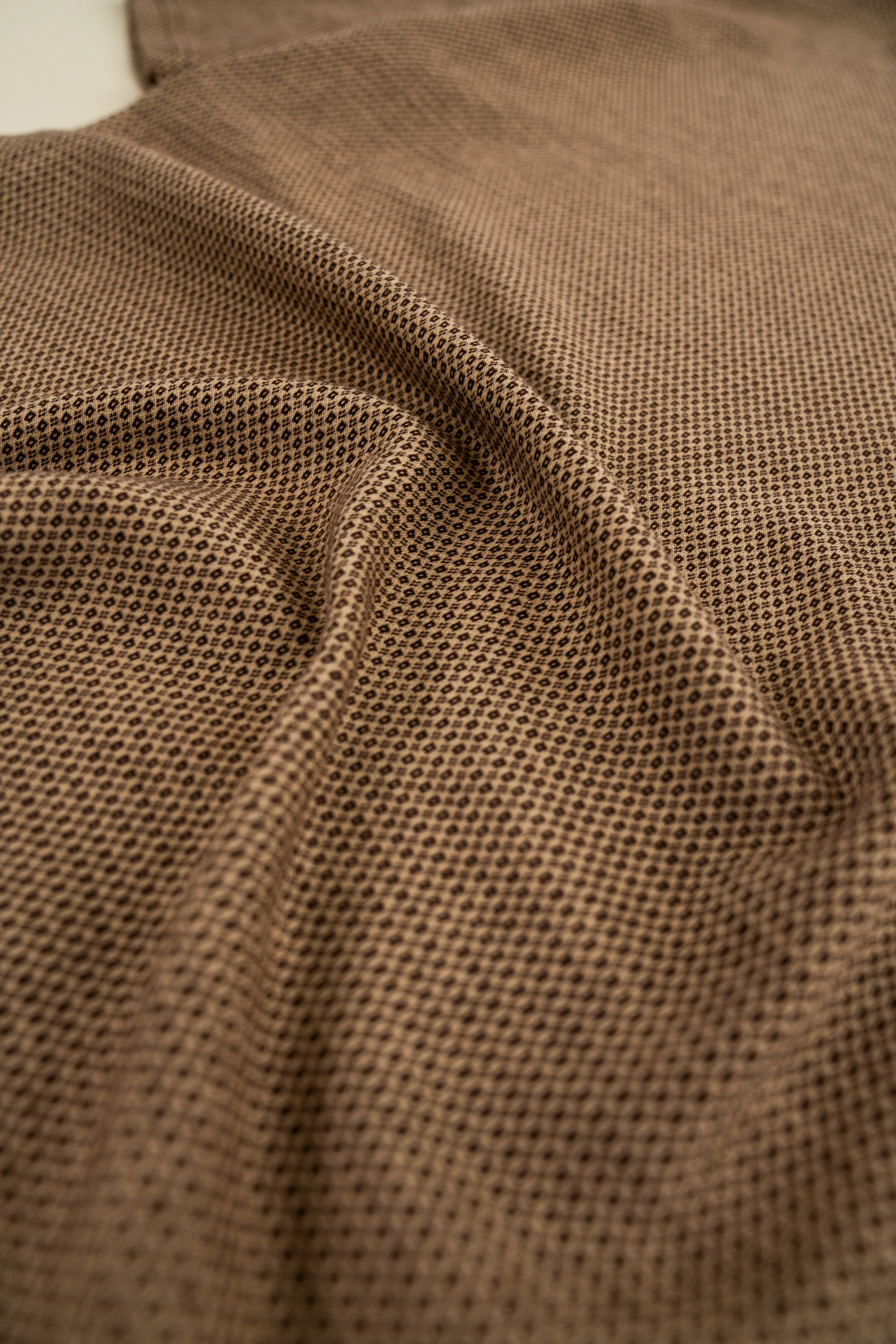 SHAPED JACQUARD TEE - BROWN - Image 9
