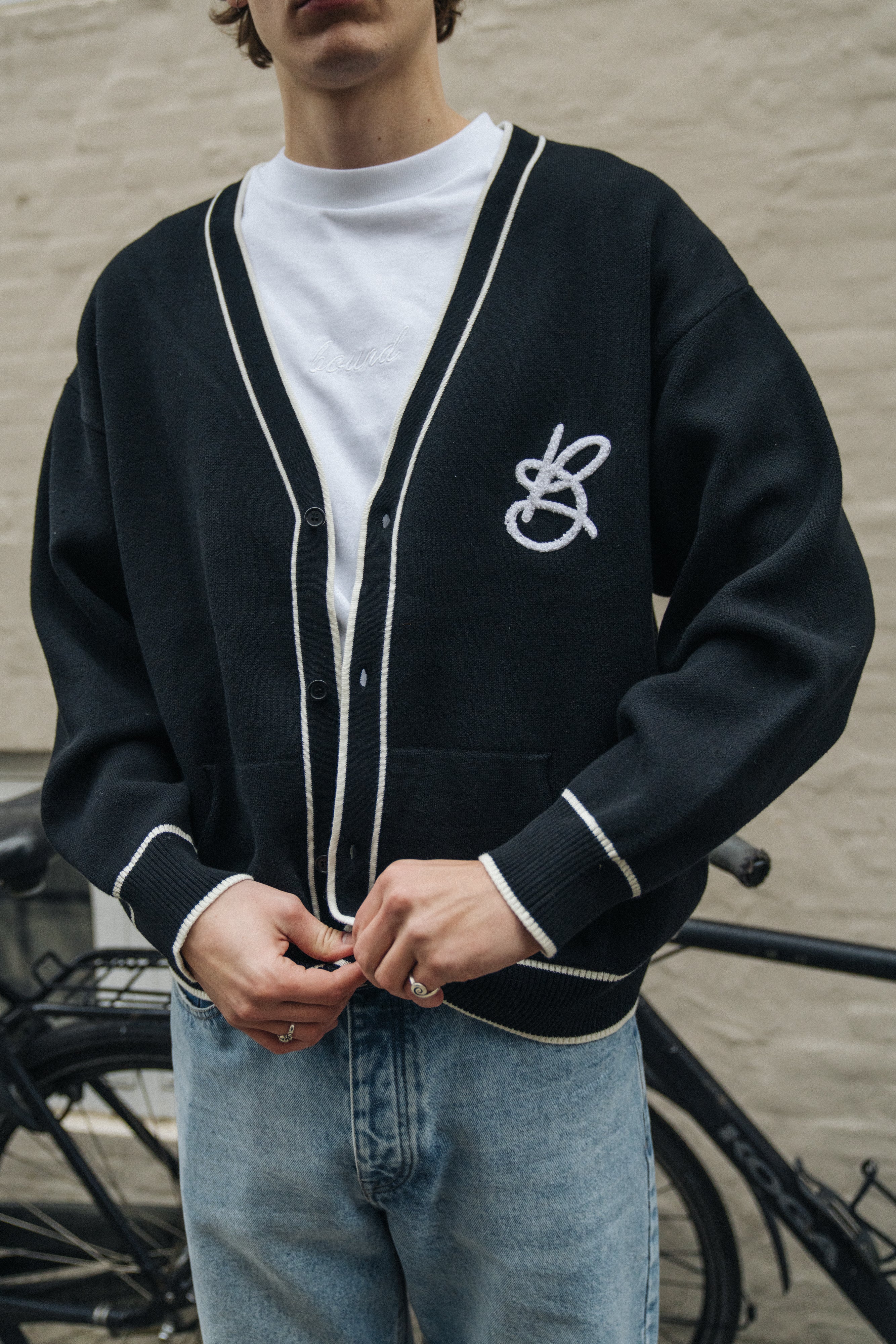 SIGNATURE CHENILLE CARDIGAN - BLACK - Image 2