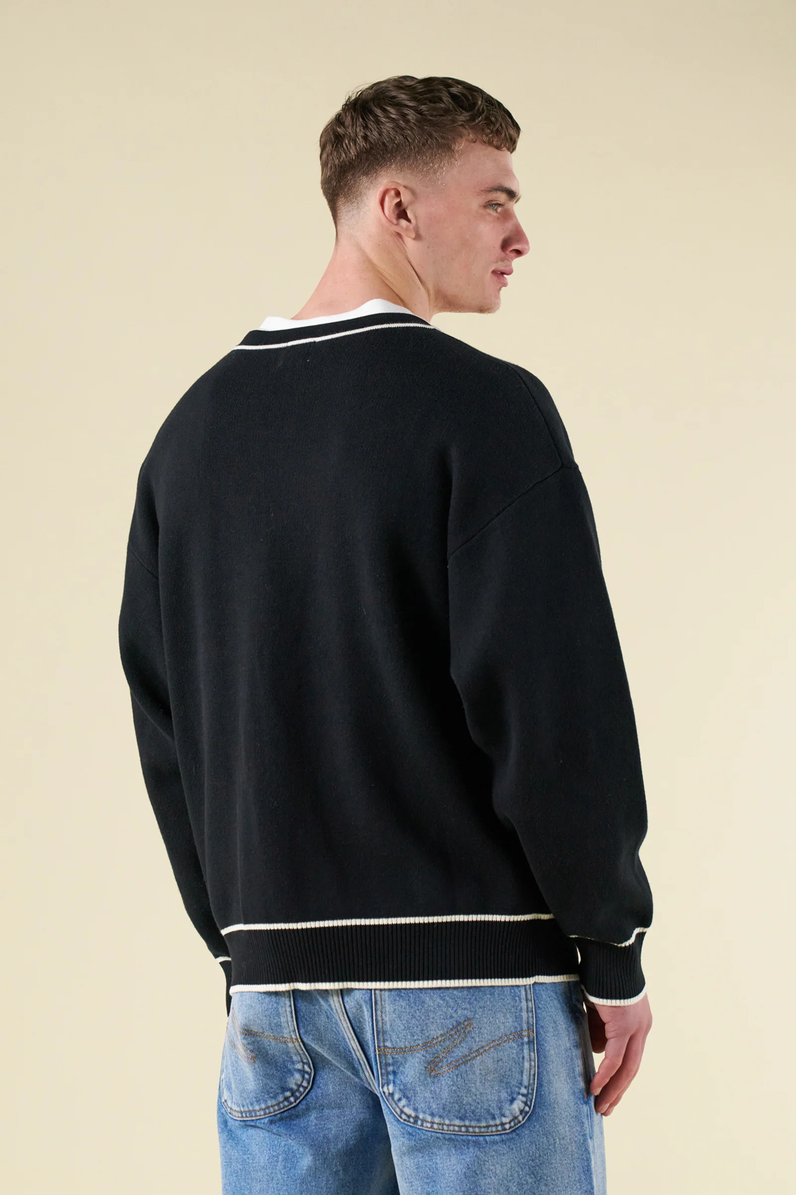 SIGNATURE CHENILLE CARDIGAN - BLACK - Image 4