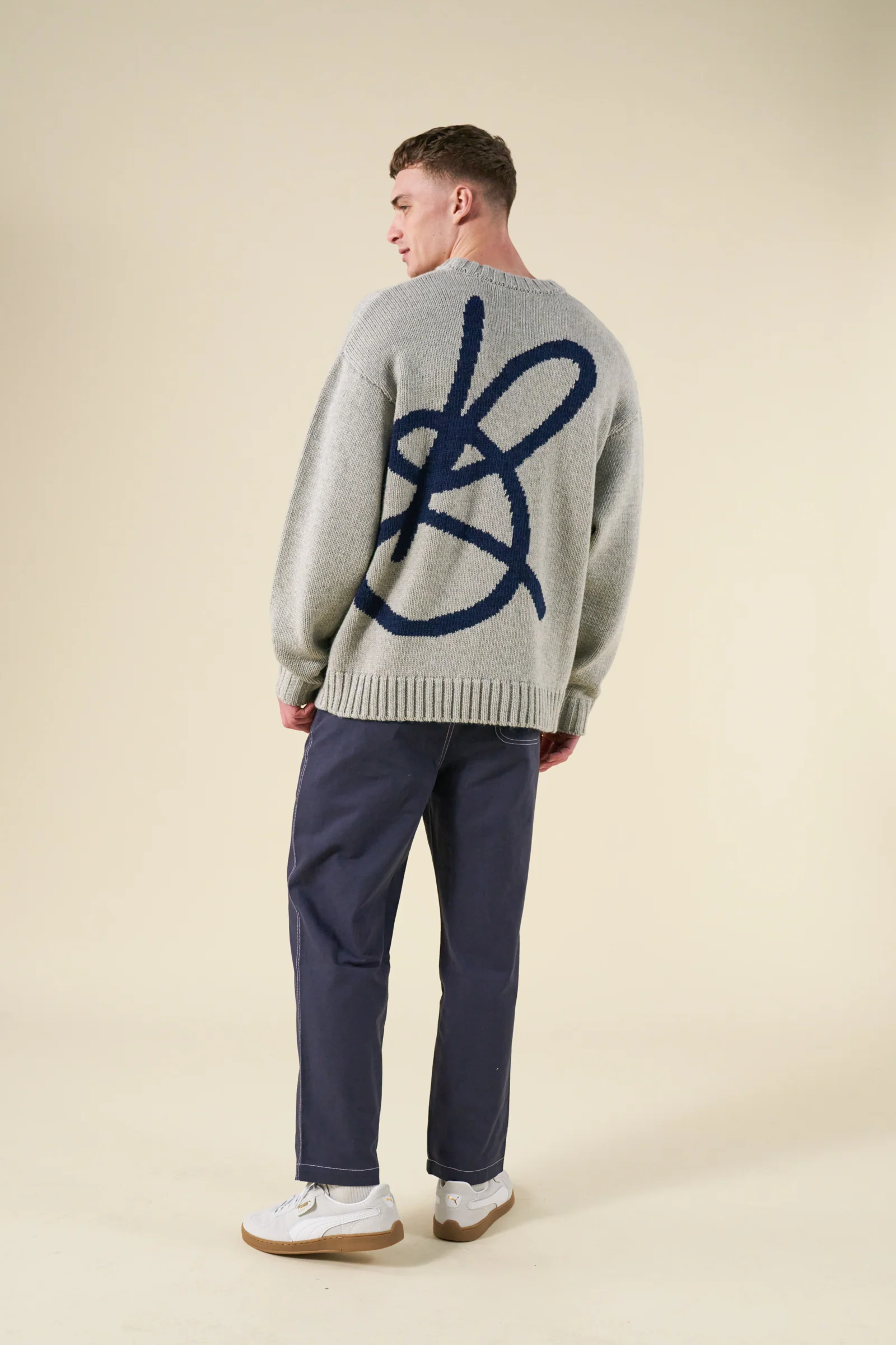 SIGNATURE INTARSIA KNIT SWEATER - GREY - Image 4