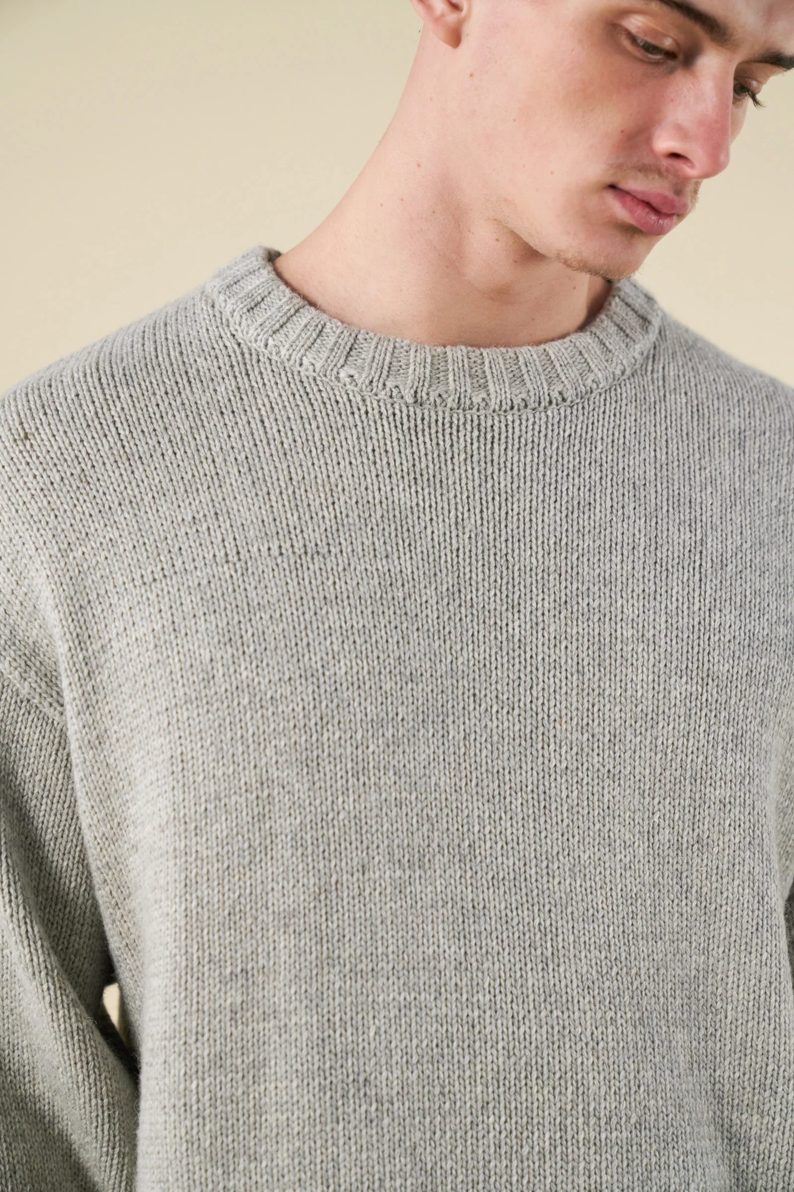 SIGNATURE INTARSIA KNIT SWEATER - GREY - Image 5