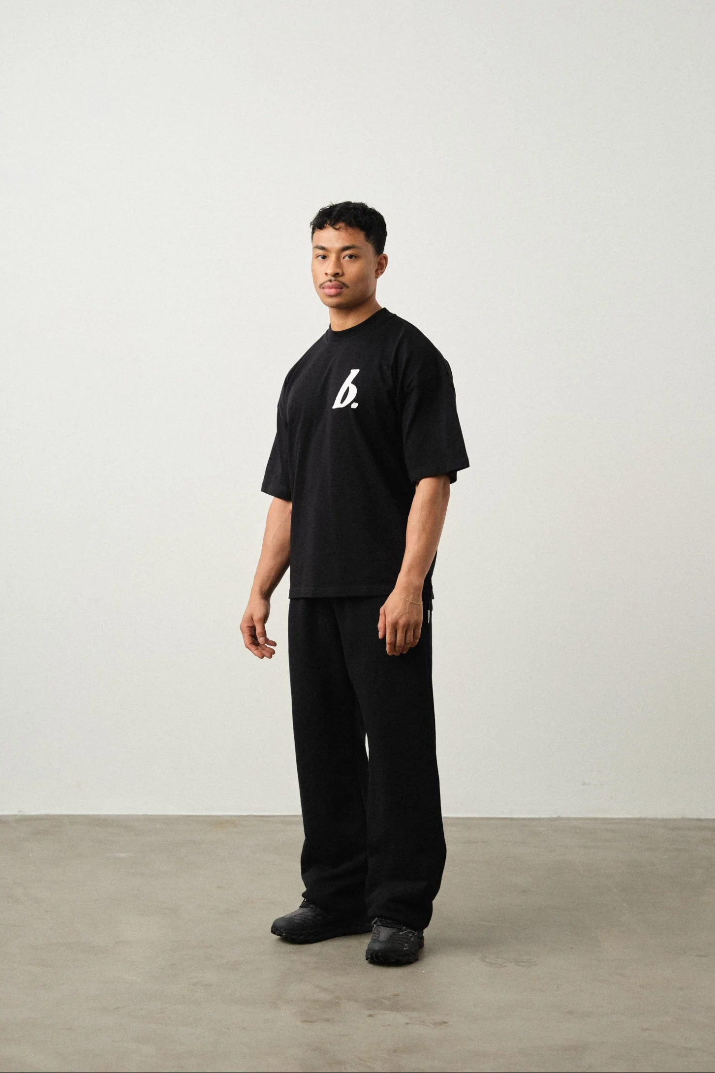 STAMP BOXY TEE - BLACK - Image 3