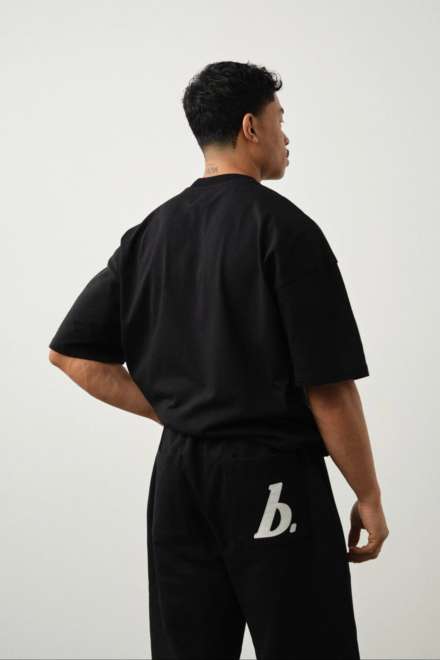 STAMP BOXY TEE - BLACK - Image 4