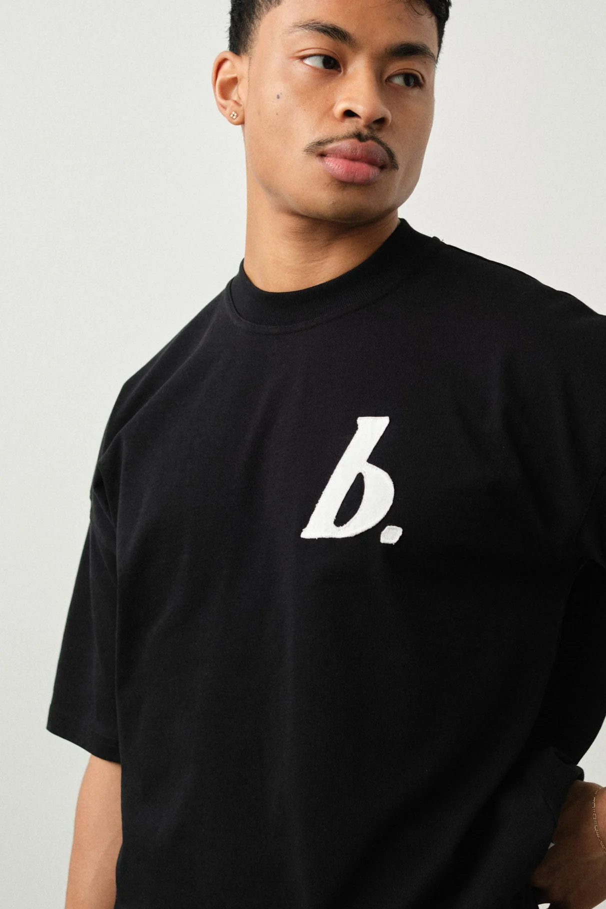 STAMP BOXY TEE - BLACK - Image 5