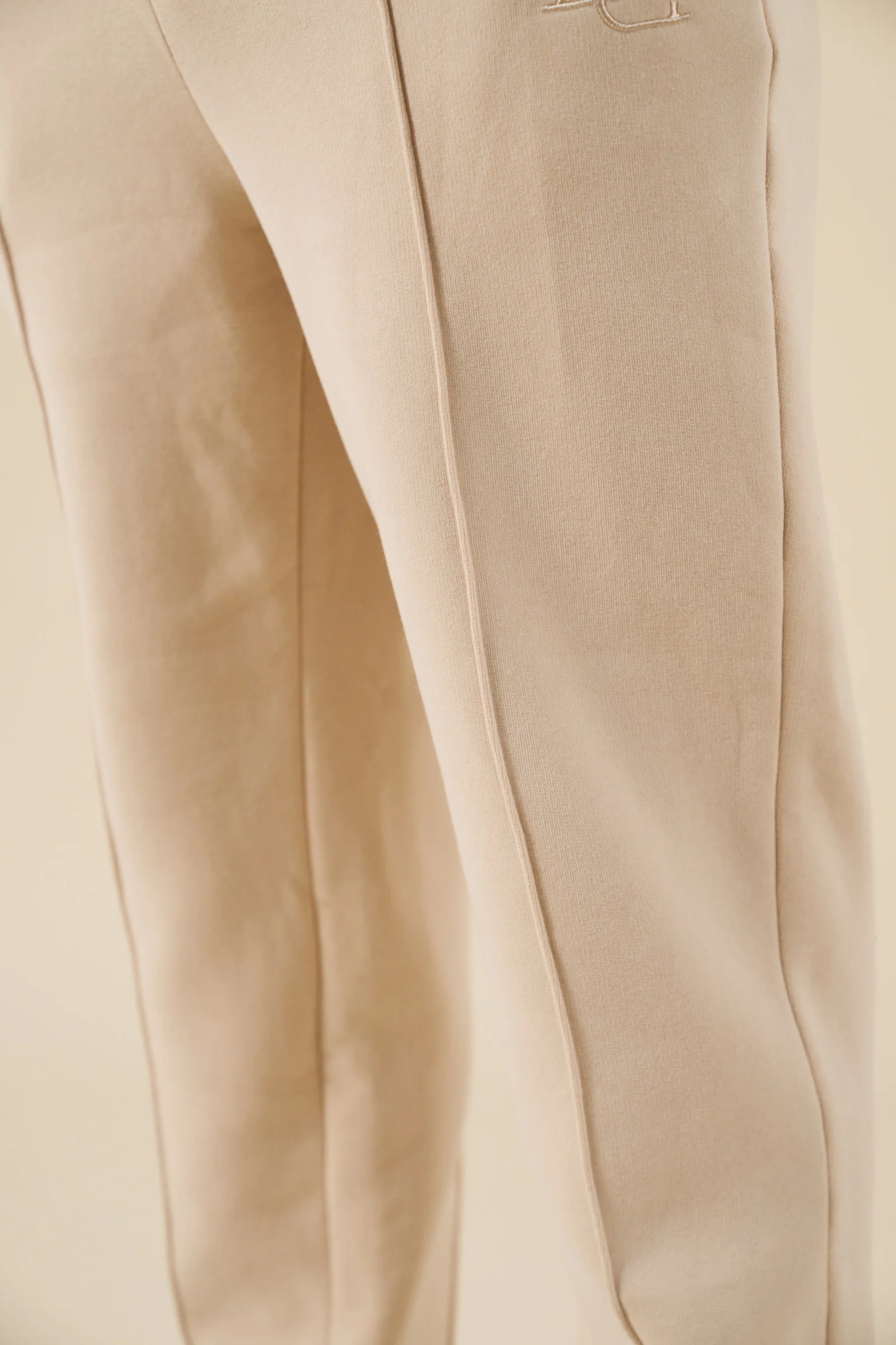 CUFFLESS PLEAT JOGGERS - CREAM - Image 8
