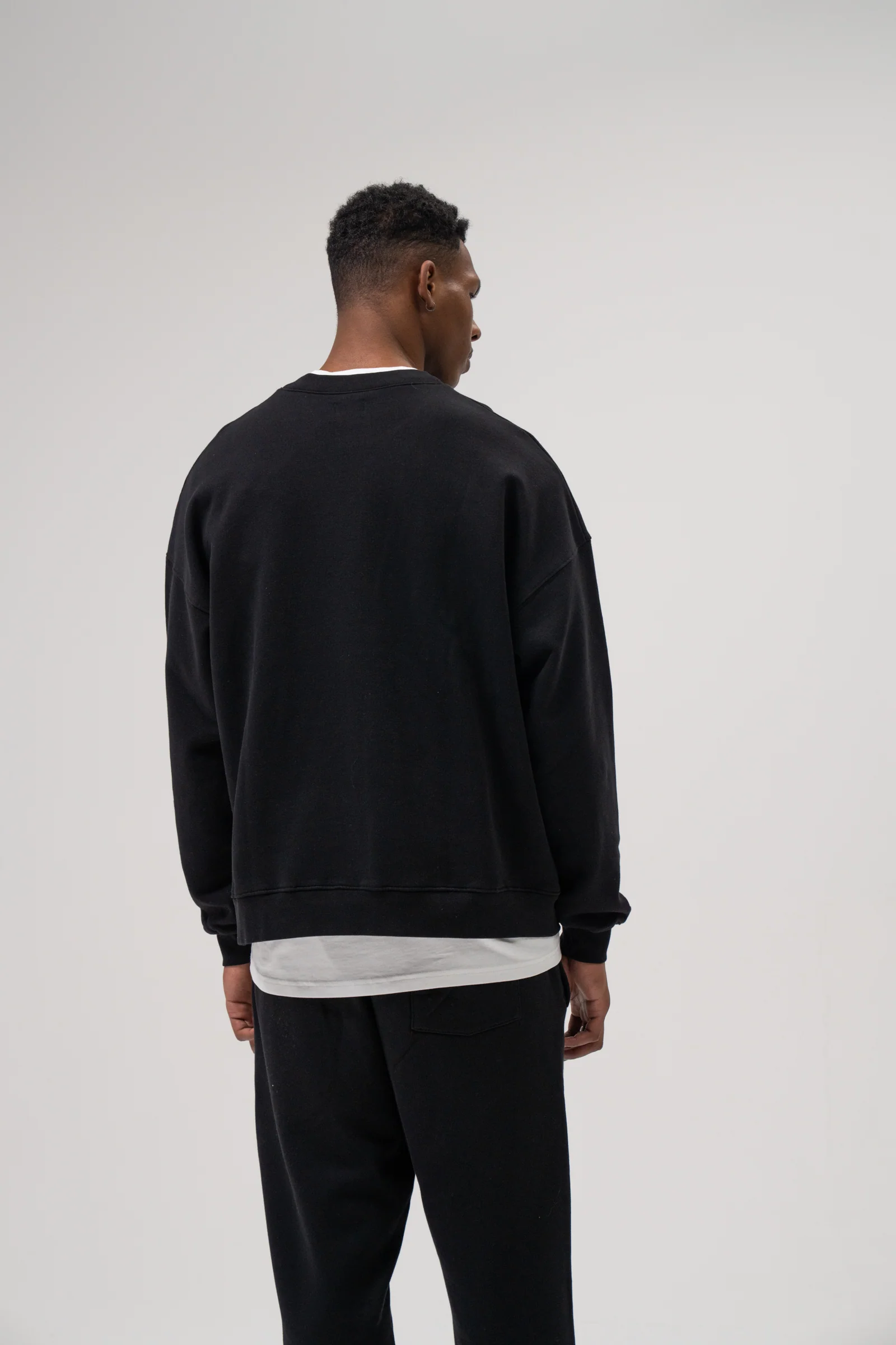 SUSTAIN BLACK SWEATER - Image 3