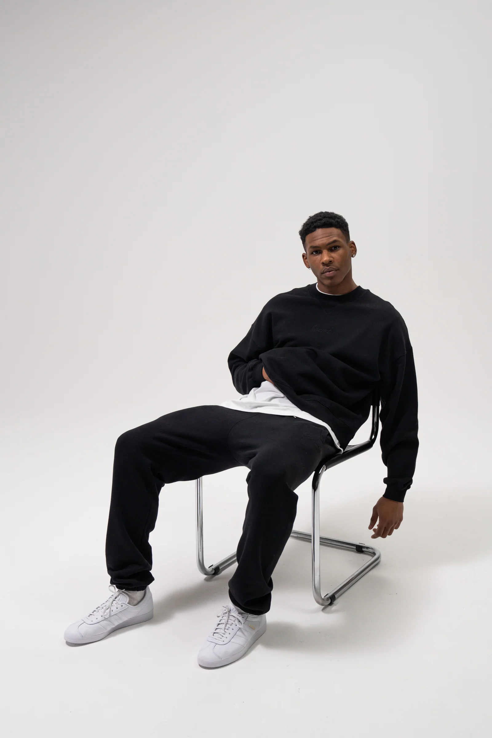 SUSTAIN BLACK SWEATER & JOGGERS SET - Image 2