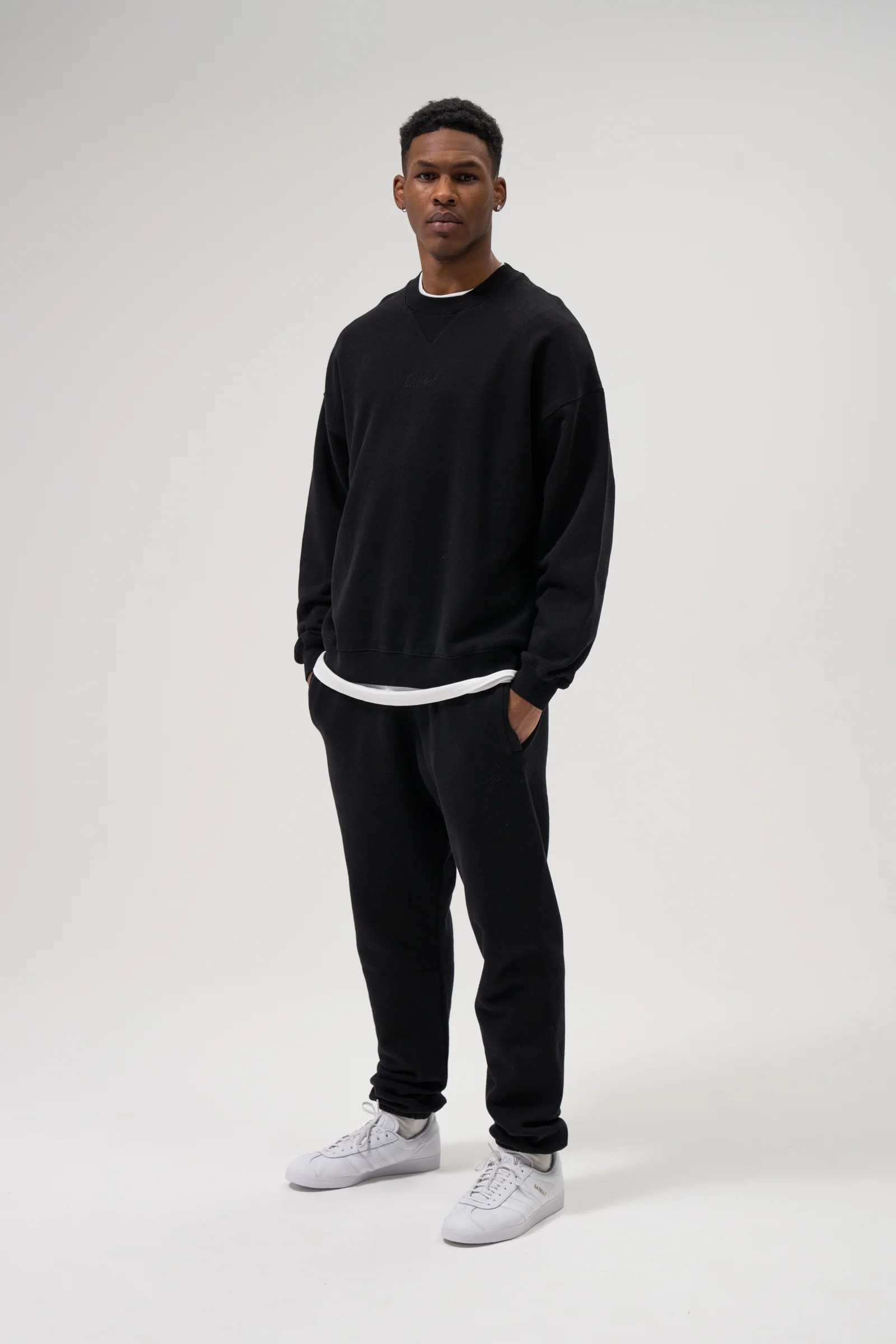 SUSTAIN BLACK SWEATER & JOGGERS SET - Image 3