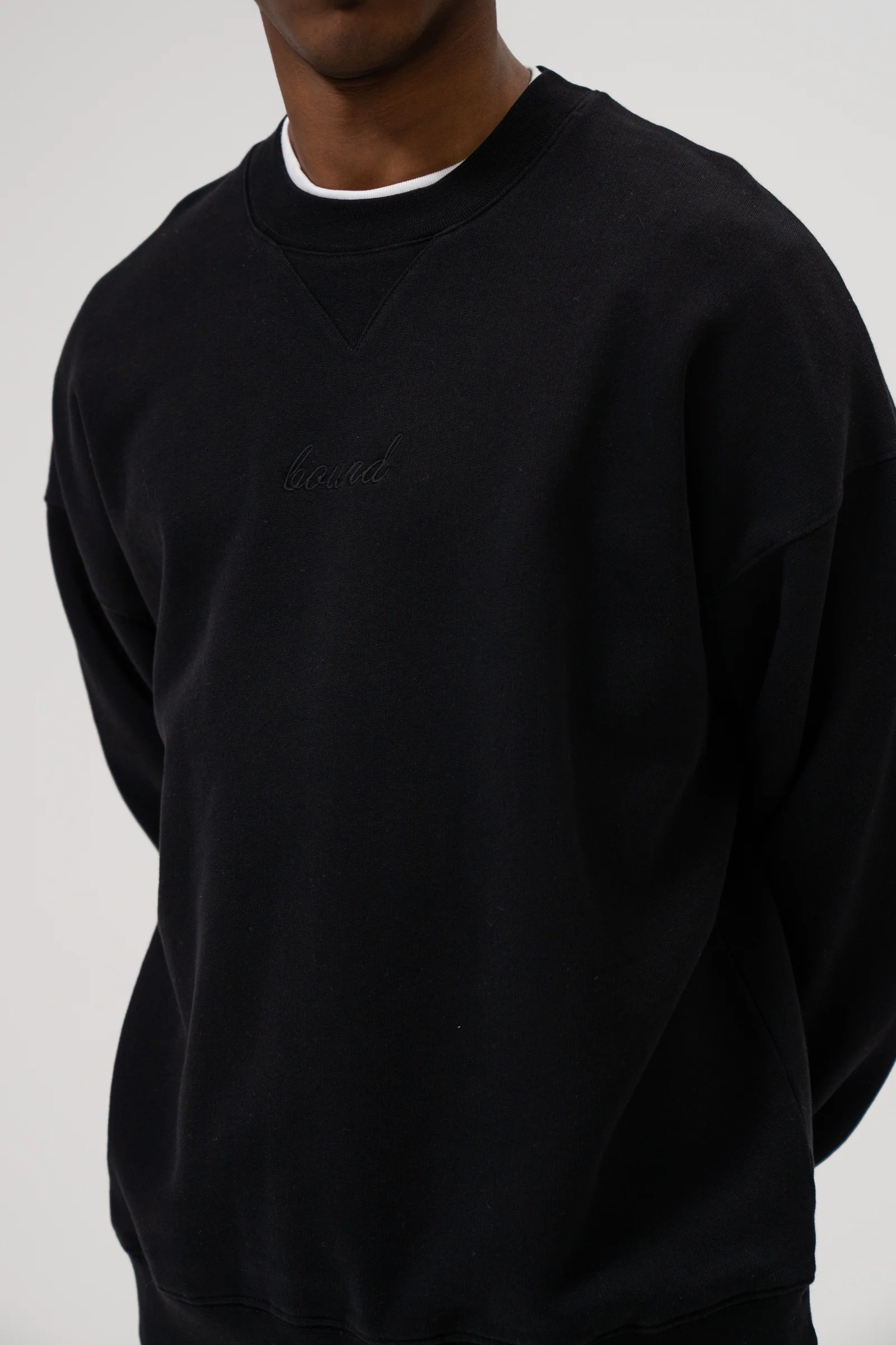 SUSTAIN BLACK SWEATER & JOGGERS SET - Image 4