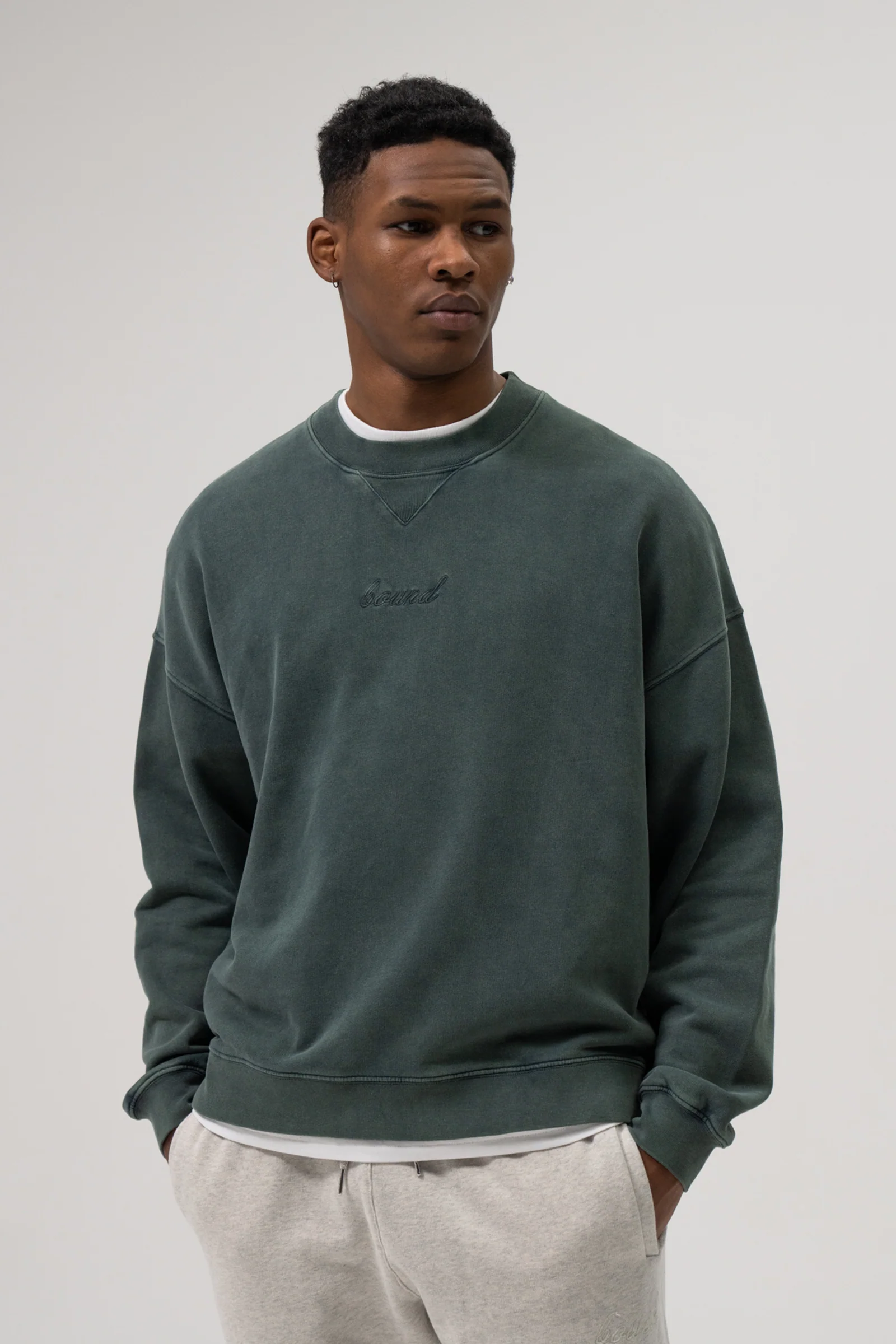 SUSTAIN WASHED GREEN SWEATER & JOGGERS SET - Image 3
