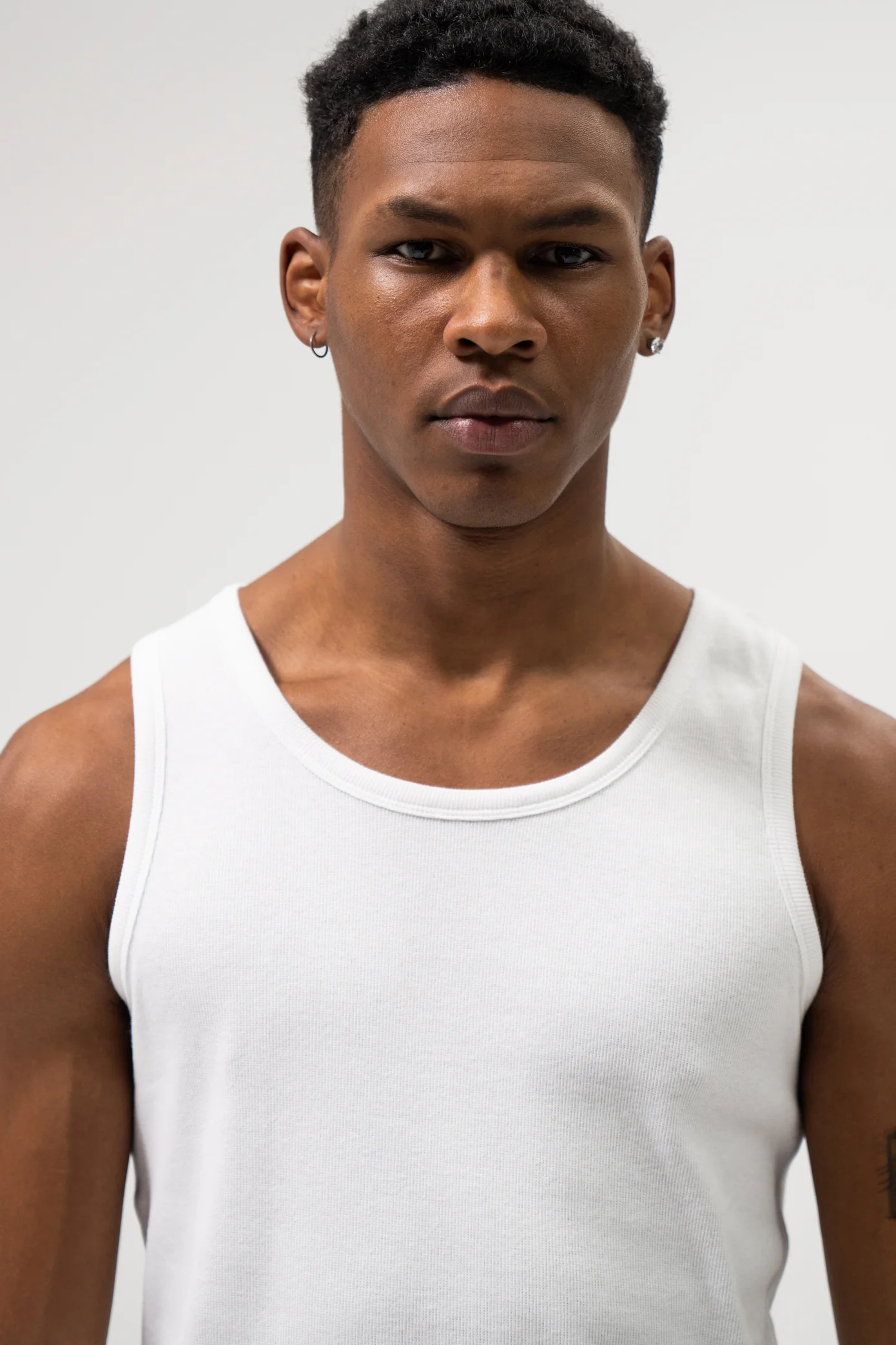 SUSTAIN WHITE RIBBED VEST - Image 6