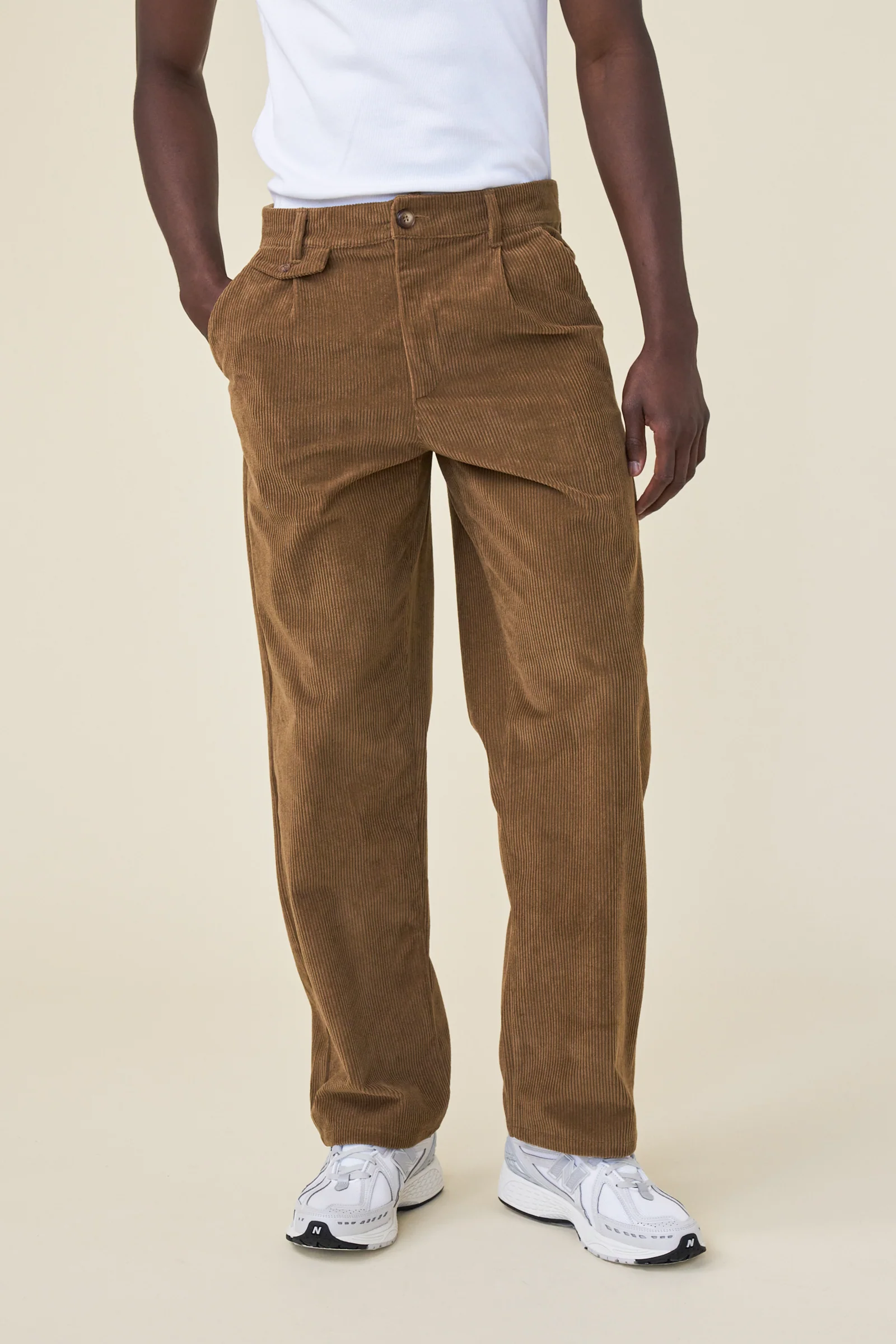 RELAXED CORDUROY TROUSER - PECAN BROWN