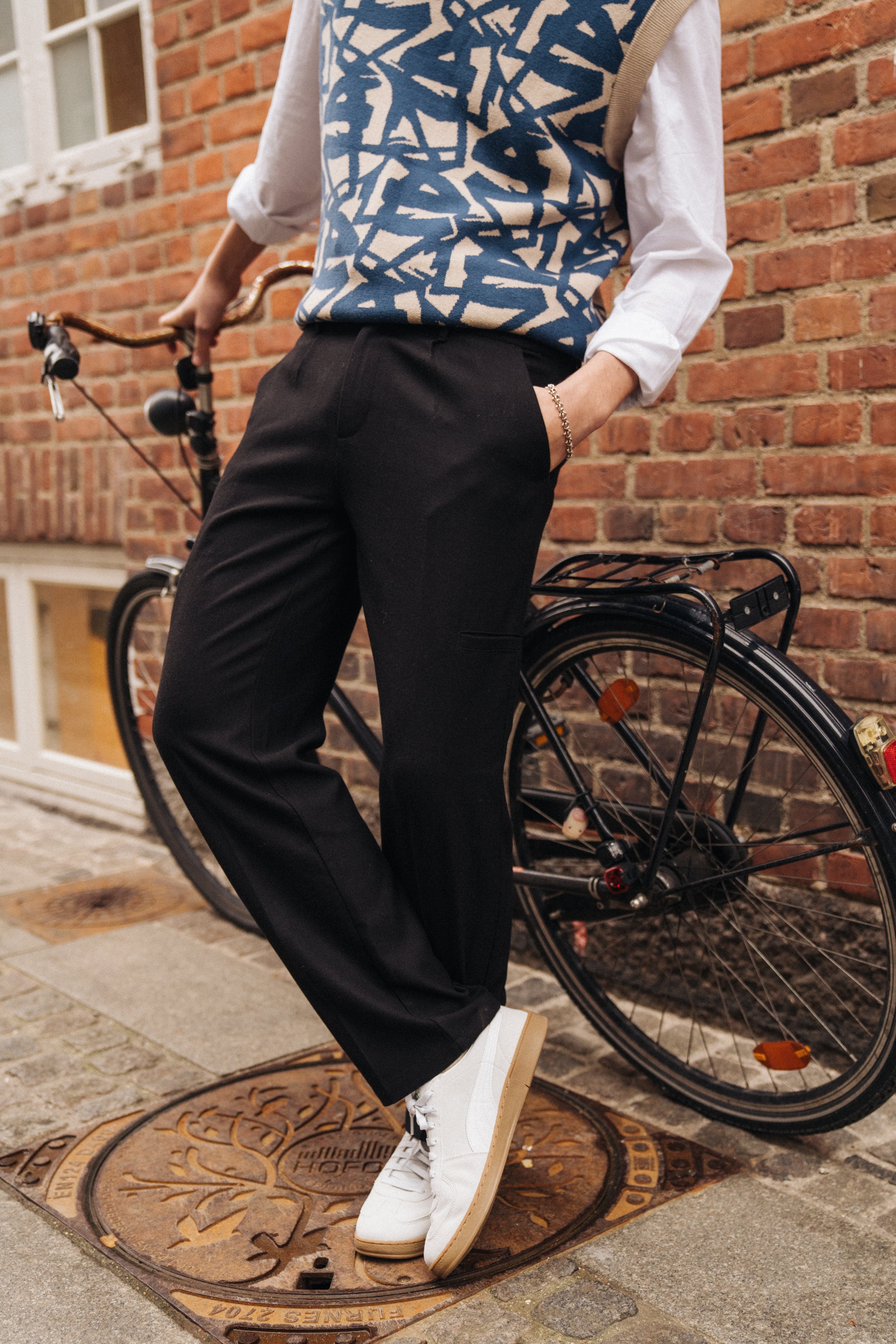 TAPERED CASUAL TROUSER - BLACK - Image 2