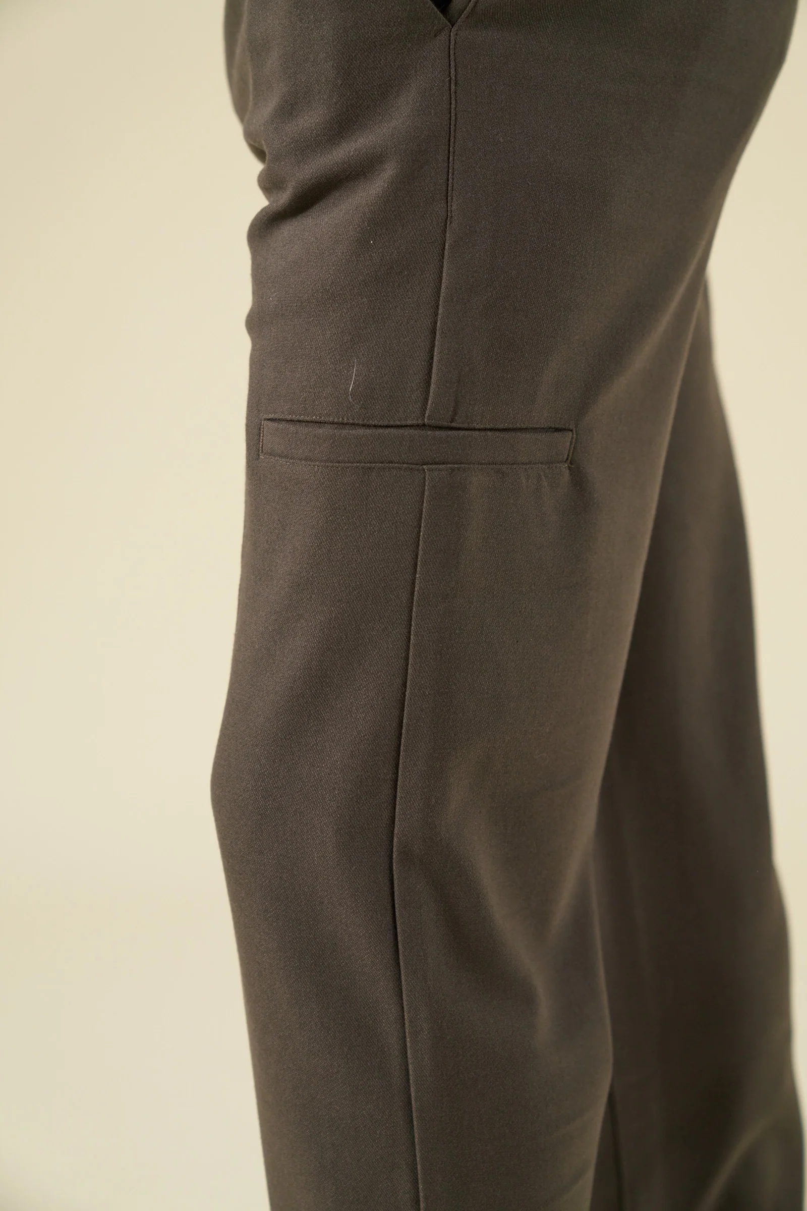 TAPERED CASUAL TROUSER - BROWN - Image 7