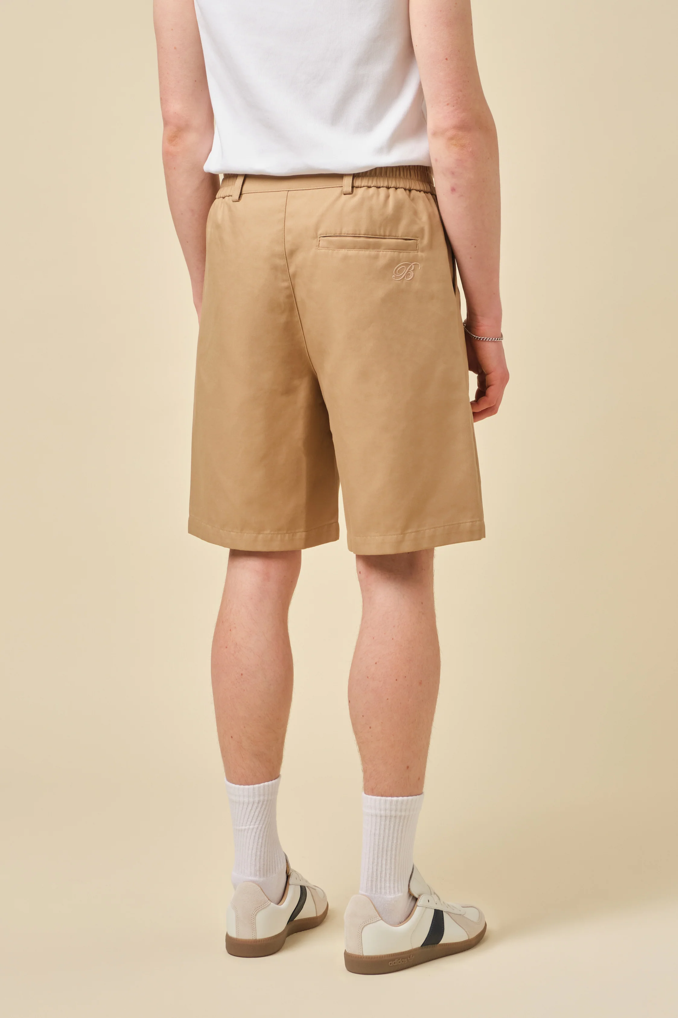 WIDE PLEATED SHORTS - CAMEL - Image 6