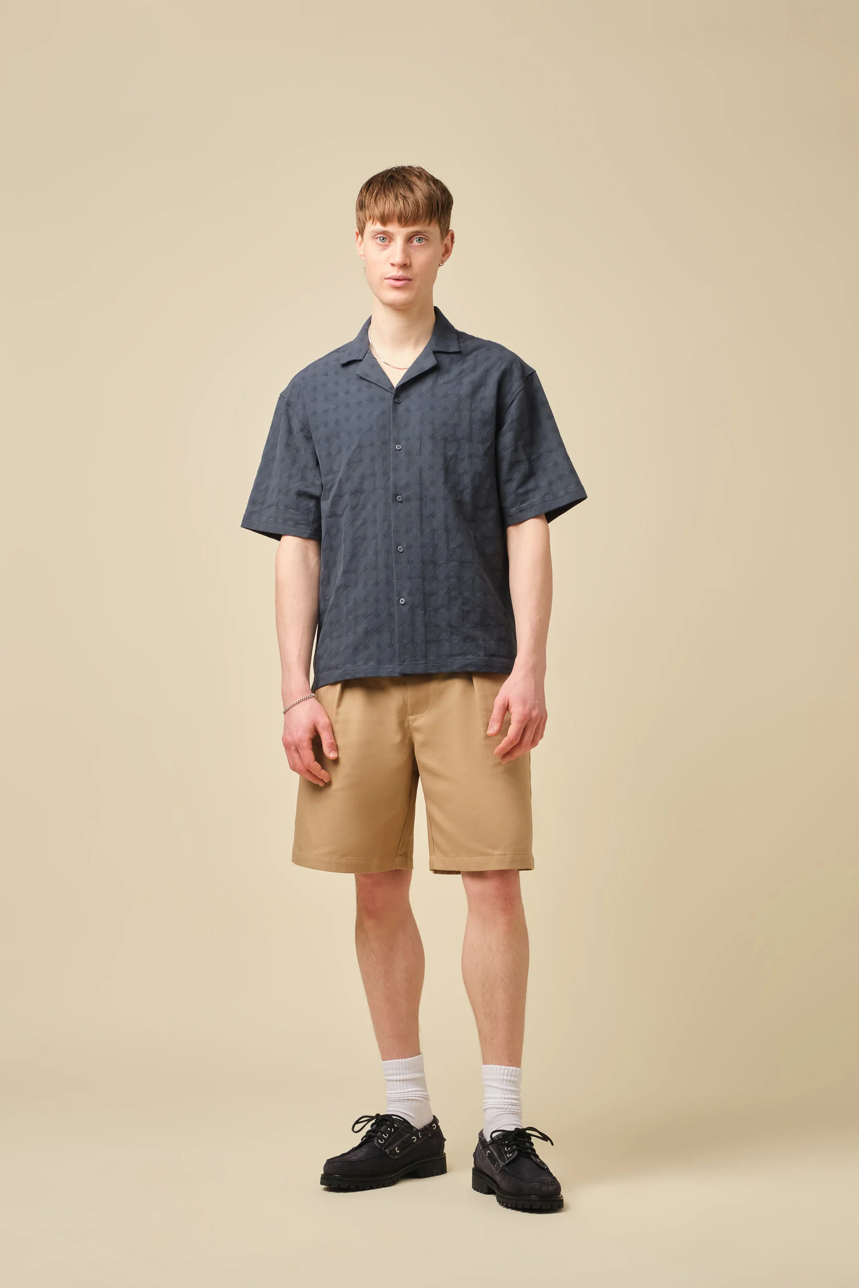 WIDE PLEATED SHORTS - CAMEL - Image 8