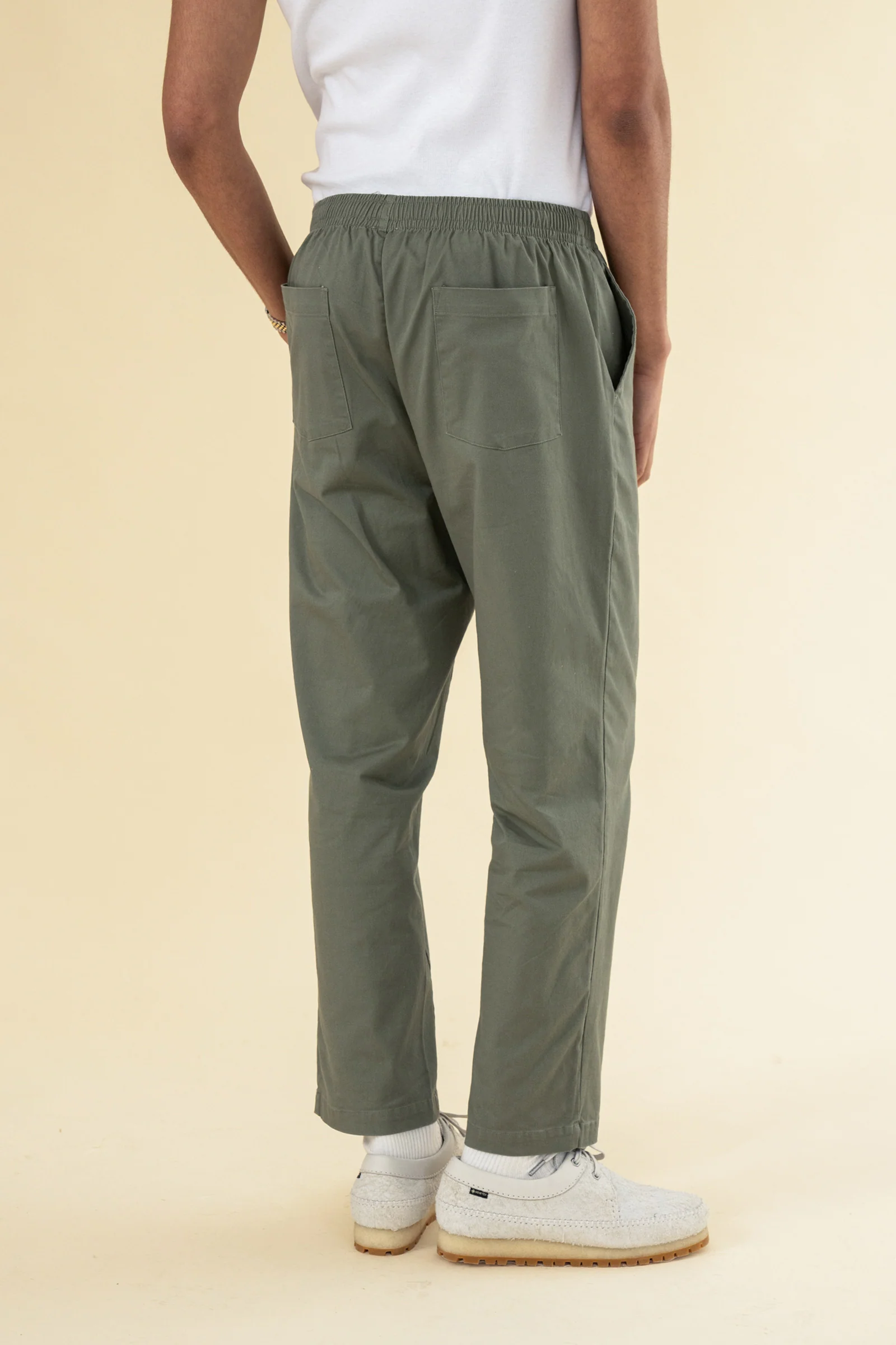 WILLIAM STAPLE COTTON TROUSER - OLIVE - Image 3